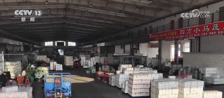 节前“菜篮子”“果盘子”货足价稳 消费市场供需两旺活力足