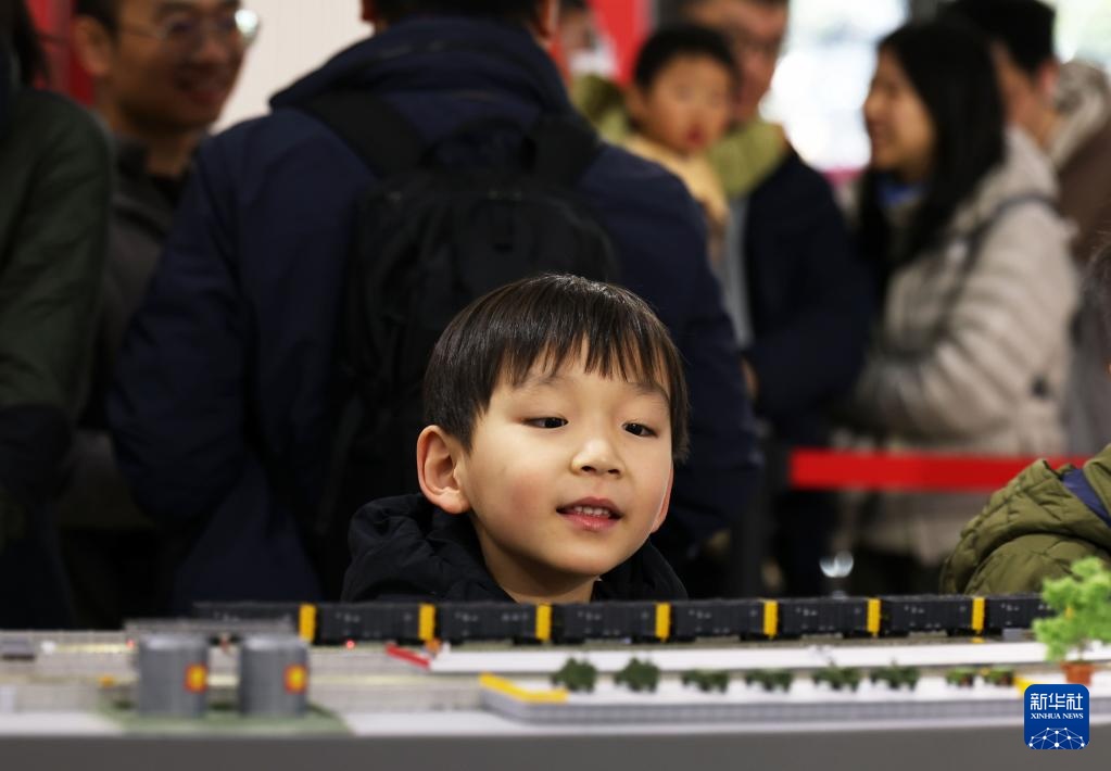 “铁路微缩世界”亮相上海市群艺馆