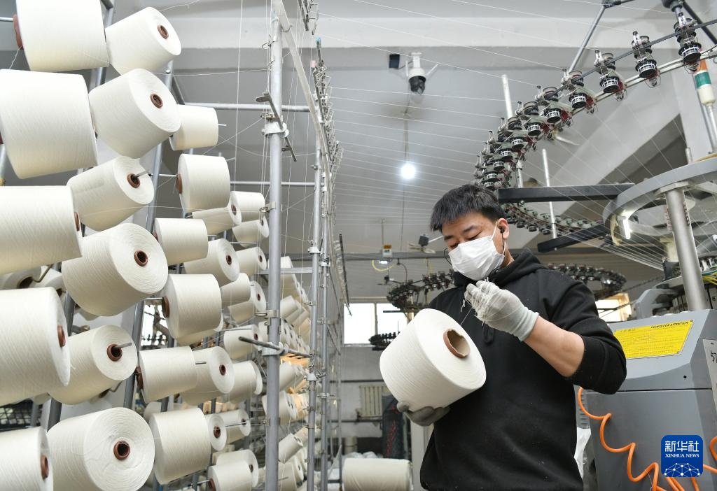 河北肃宁：针纺服装业订单生产忙