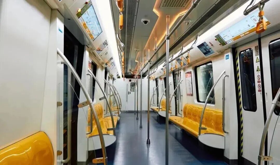 为什么只有地铁的座位是竖着的？还滑溜溜的？