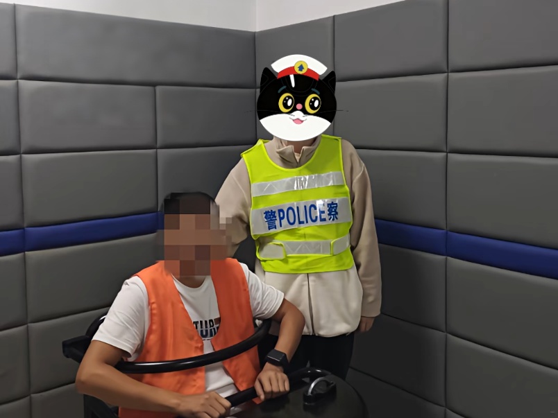 快递包裹暗藏猫腻?抓! 快递包裹暗藏猫腻?抓!