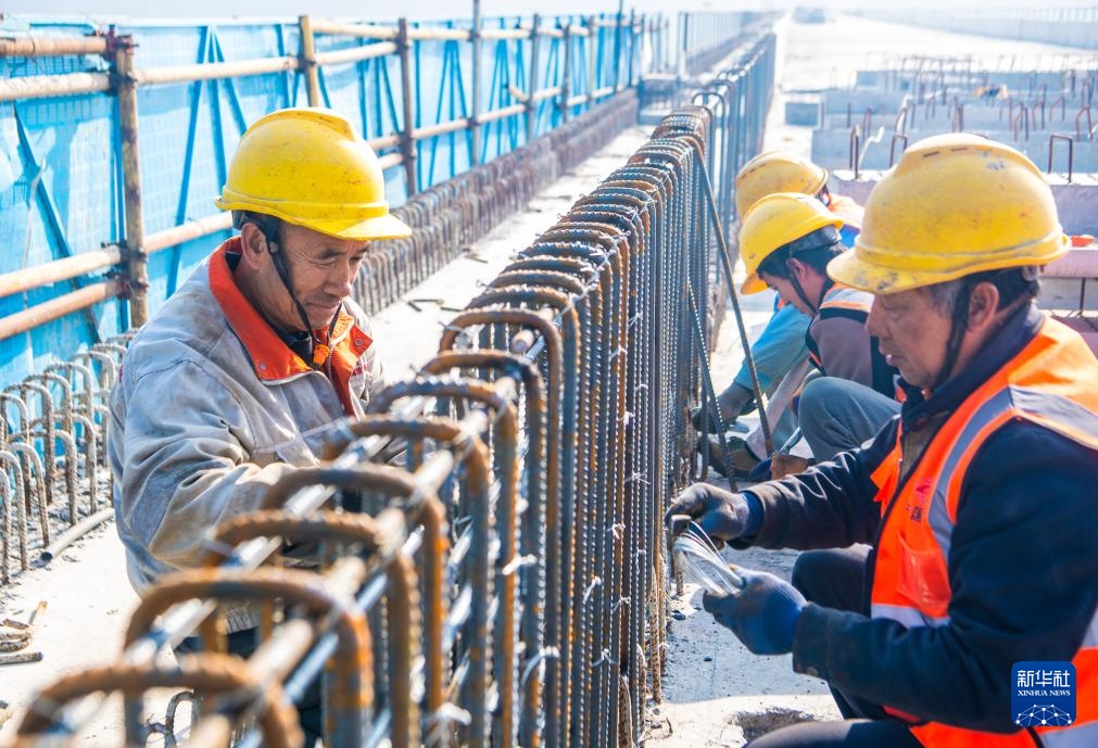 西渝高铁赵家普里河特大桥合龙