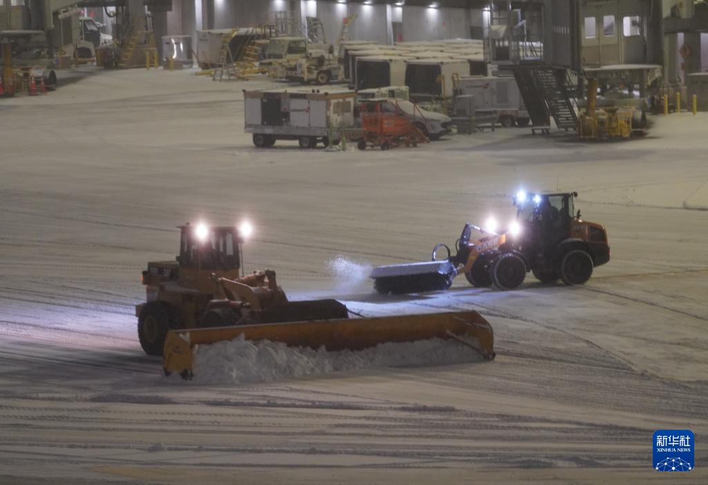 美国东北部大雪 数千航班取消或延误