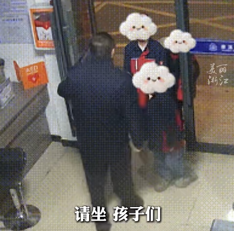 七名小学生吵架来到派出所“评理”，结局没想到……