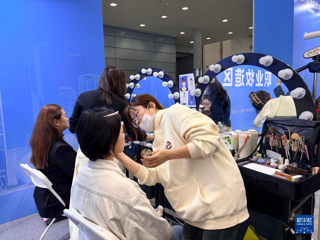 深圳举行“百万英才汇南粤”大型招聘会