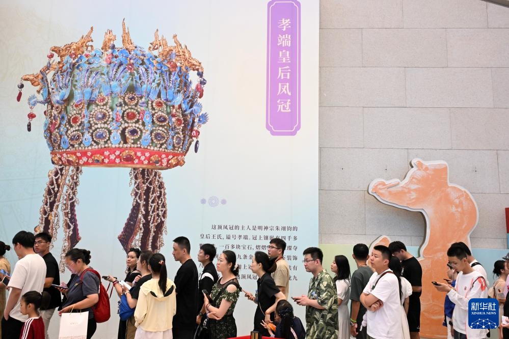 新华社出图·年度记忆丨国风浩荡 国潮破圈