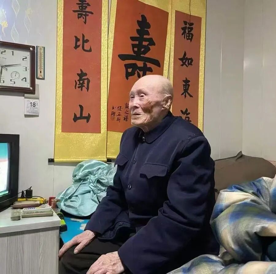 21岁女孩为103岁太爷爷写书，找回祖辈的青春与爱情