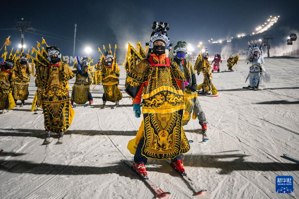 新华社出图·年度记忆丨国风浩荡 国潮破圈