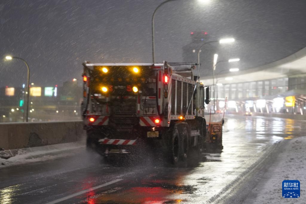 美国东北部大雪 数千航班取消或延误