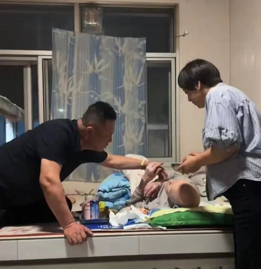 21岁女孩为103岁太爷爷写书，找回祖辈的青春与爱情