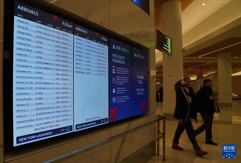 美国东北部大雪 数千航班取消或延误