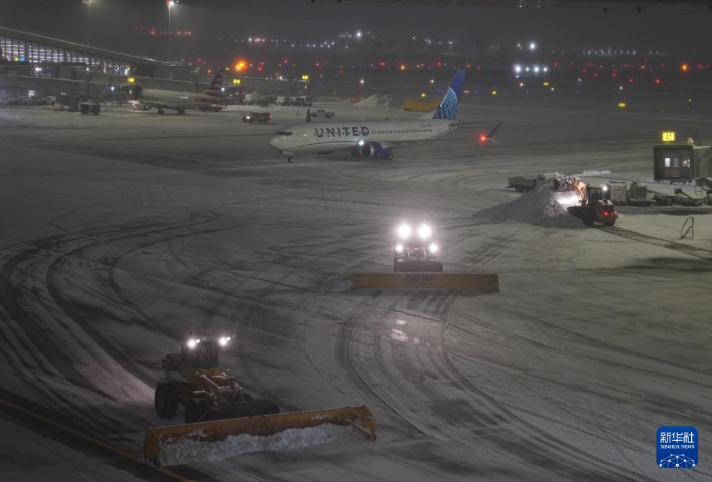 美国东北部大雪 数千航班取消或延误