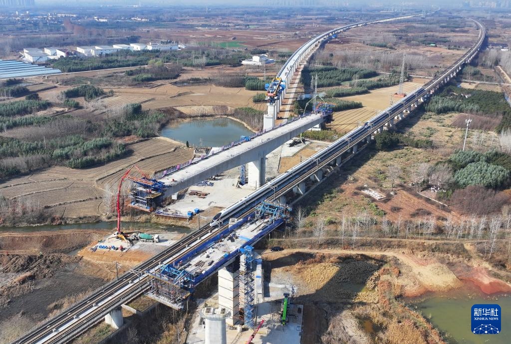 沪宁合高铁跨京沪高铁特大桥T构转体梁主体浇筑完成