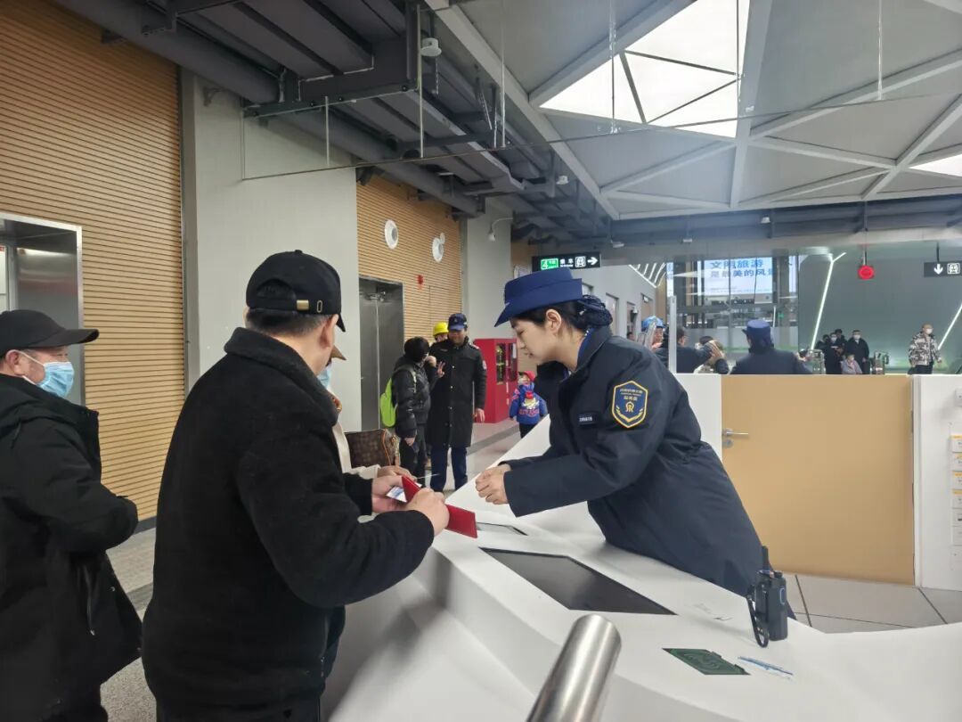 “再也不用担心堵车了！”三线齐发畅游泉城！济南地铁新线开通点燃市民出行热情