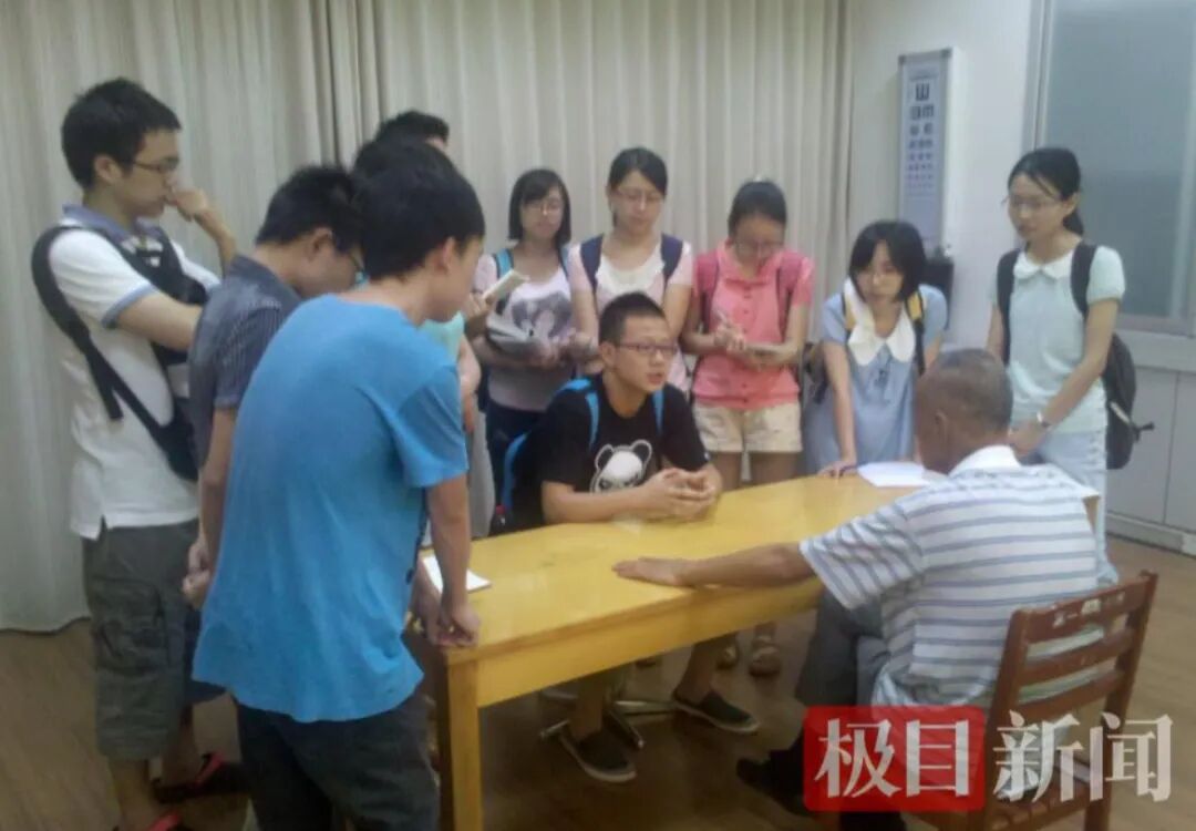 体魄强健的靳大爷,为啥总在医院“装病”?还一装就是21年? 体魄强健的靳大爷,为啥总在医院“装病”?还一装就是21年?