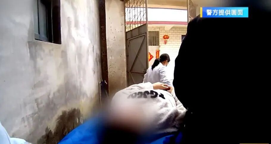 "她说我作业做得不好"，9岁孩子打110救了妈妈！网友：感同身受...