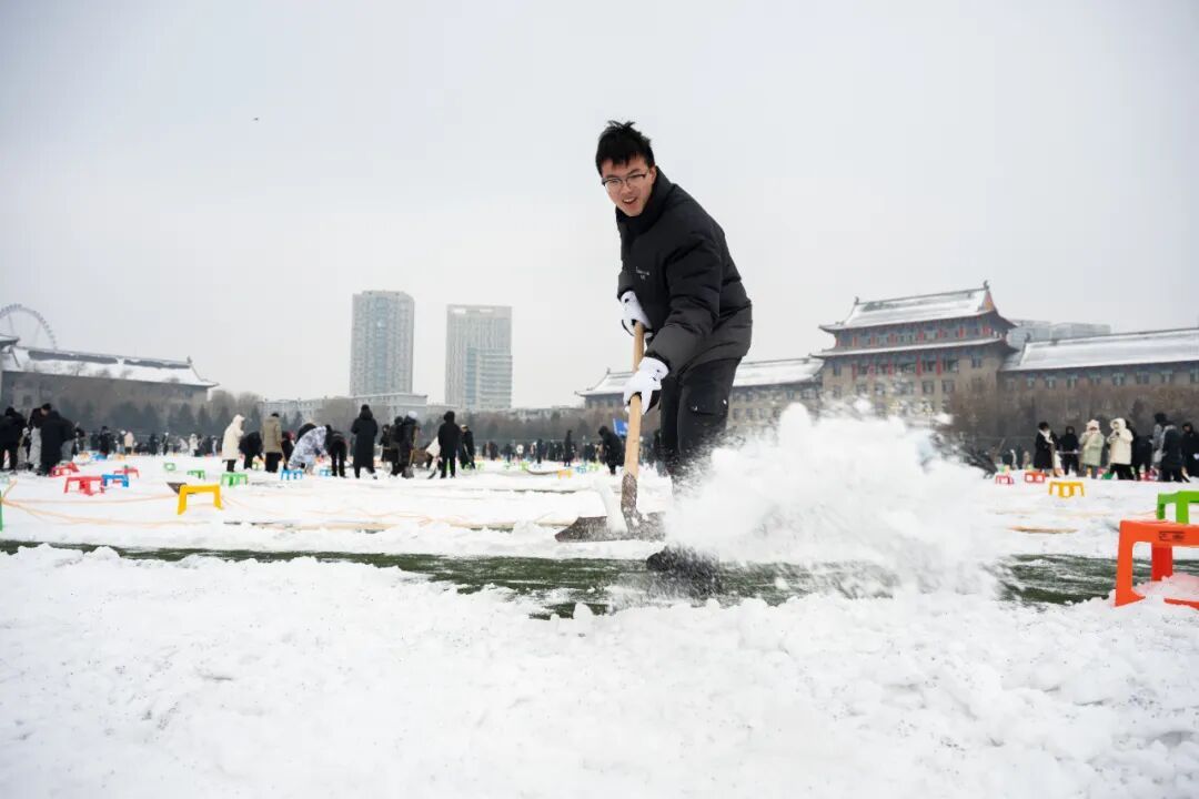 热“雪”铸舰！哈工程千余学子冰雪中“建造航母”，助“雪舰”航行7年