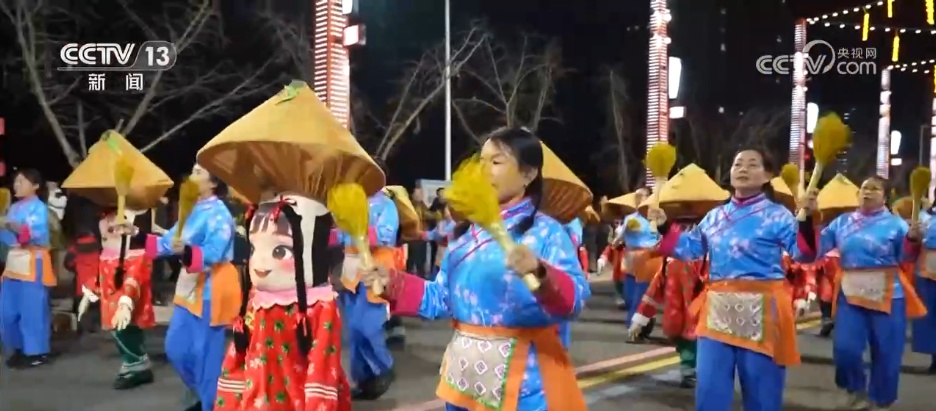 各地特色活动精彩纷呈 “非遗民俗+文旅消费”拉满节日氛围感