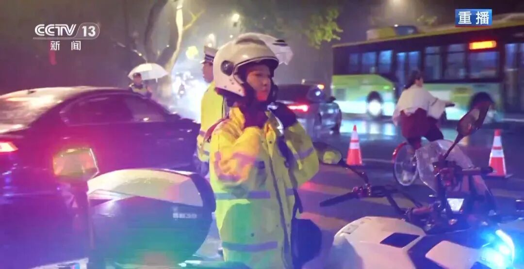 杭州“兔子警官”回应作秀质疑