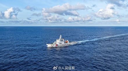 每一张都是壁纸！霞光下的黄岩舰与黄岩岛