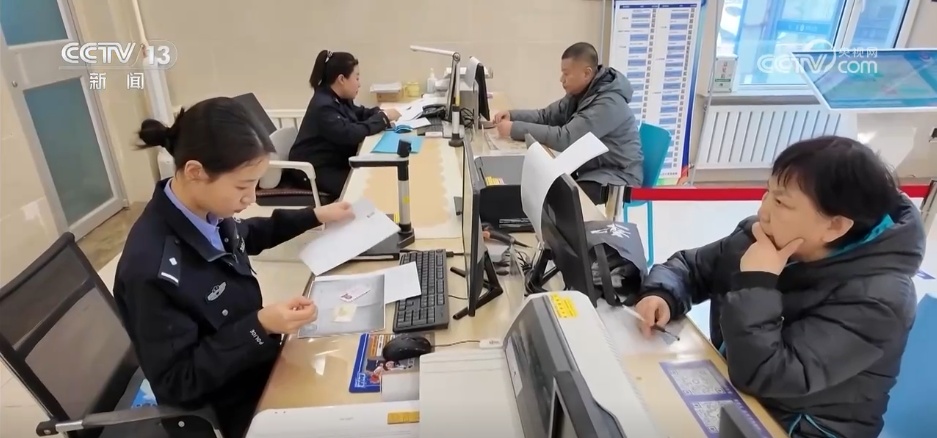 从数天等待到立等可取 居住证的速度变革书写民生“温度答卷”