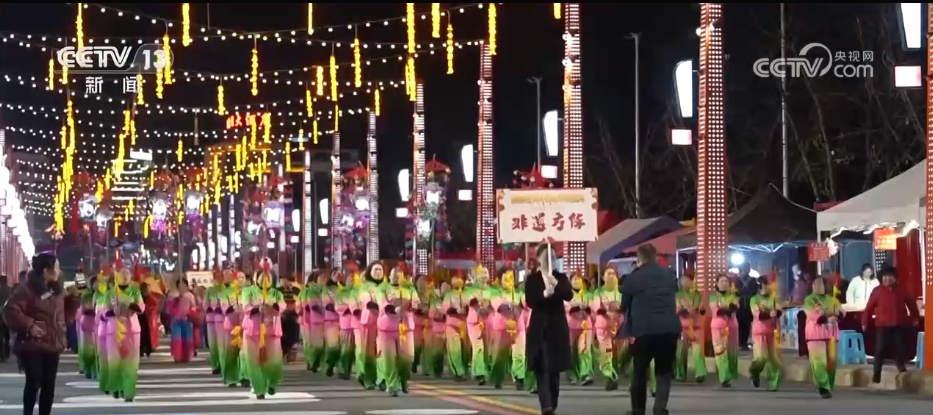 各地特色活动精彩纷呈 “非遗民俗+文旅消费”拉满节日氛围感