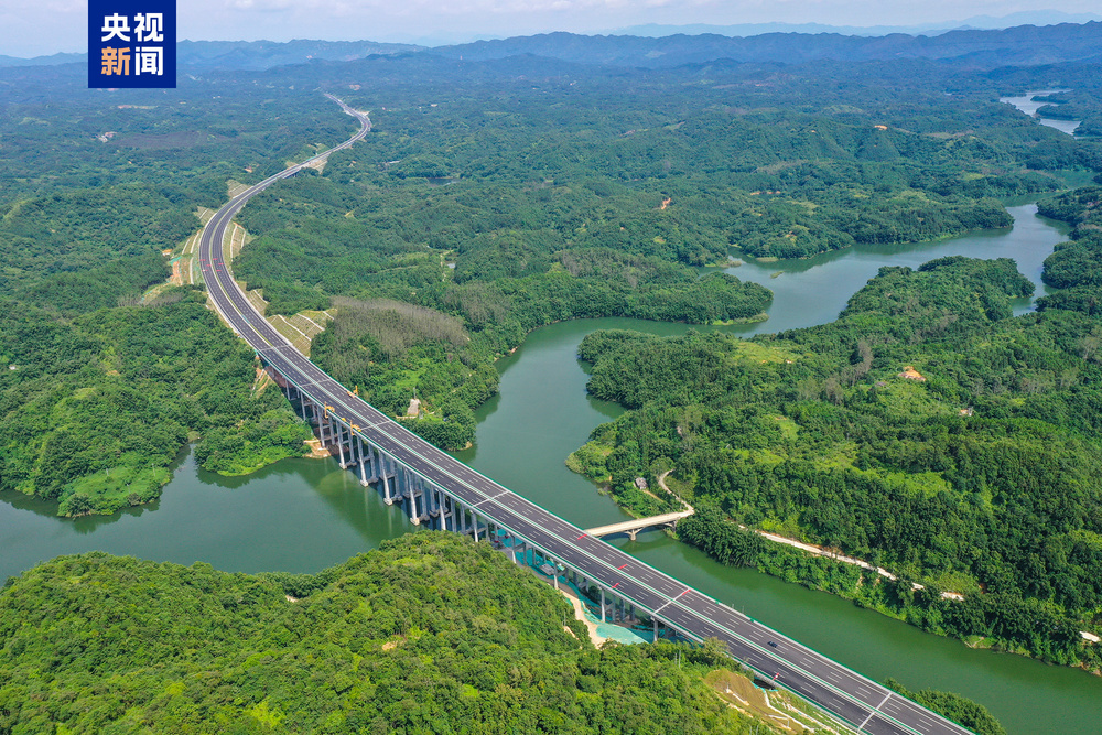 广东阳信高速今日通车 半年内车辆免费通行
