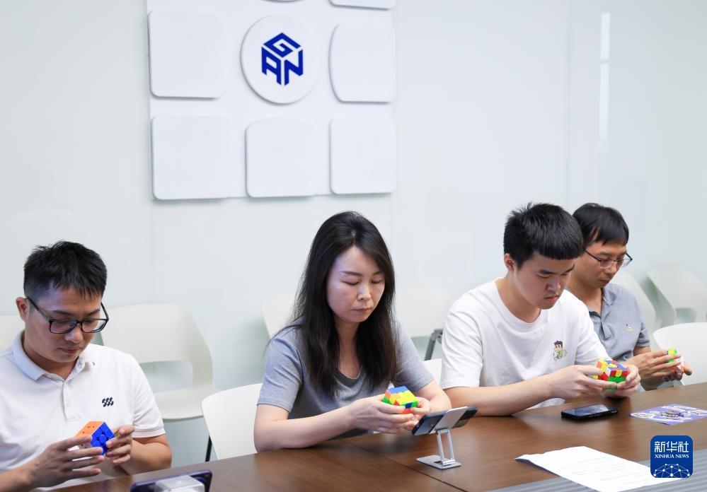 烧脑又好玩 智能益智玩具迎来“春天”