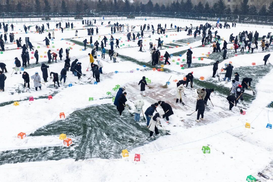 热“雪”铸舰！哈工程千余学子冰雪中“建造航母”，助“雪舰”航行7年