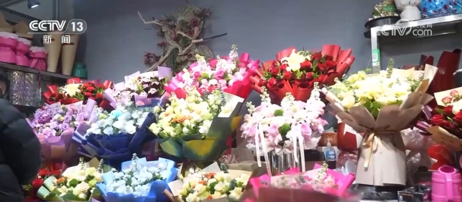 各地花市“花团锦簇”销售忙 特色年宵花点亮节日氛围感