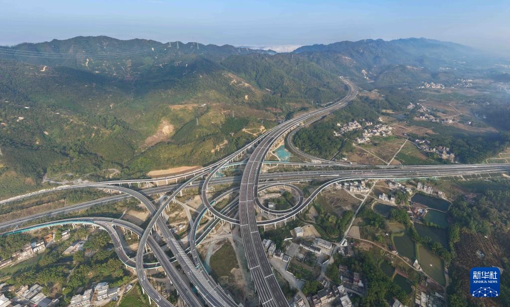 广东阳信高速正式通车