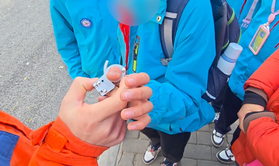 这种网红玩具，正在给孩子的手指、手腕“上刑”