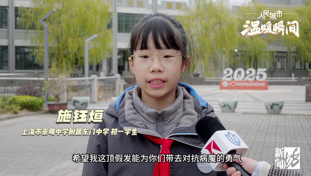 13岁女孩长发及膝，突然一刀剪断！原因保密多年……