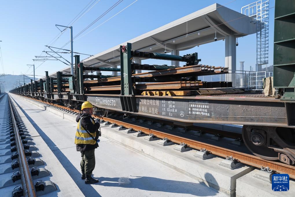 杭台高铁温玉段正线铺轨完成