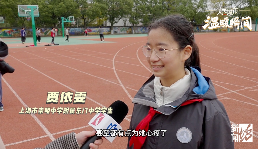 13岁女孩长发及膝，突然一刀剪断！原因保密多年……