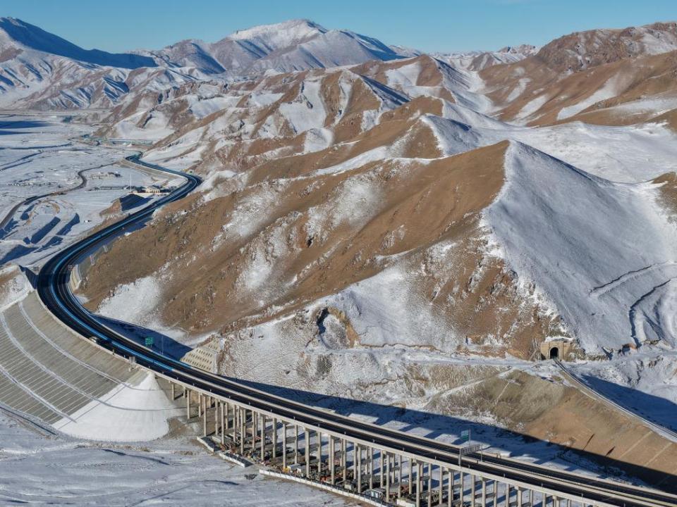 数览成绩单·2025中国经济盘点丨承压而上，稳健与韧性构筑坚实底气