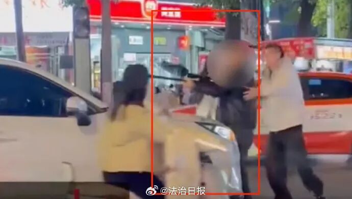 男子醉酒后持玩具枪截停一过往车辆，湖北警方通报→