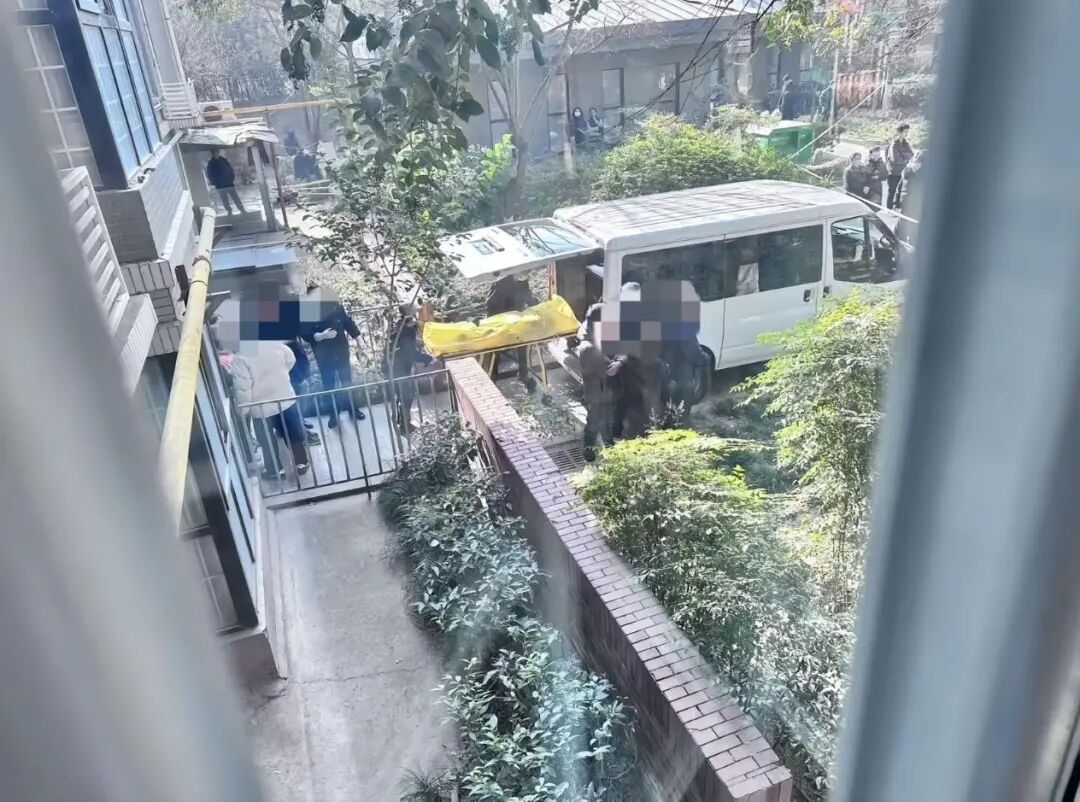 官方通报“小区电梯故障1人踩空坠亡”