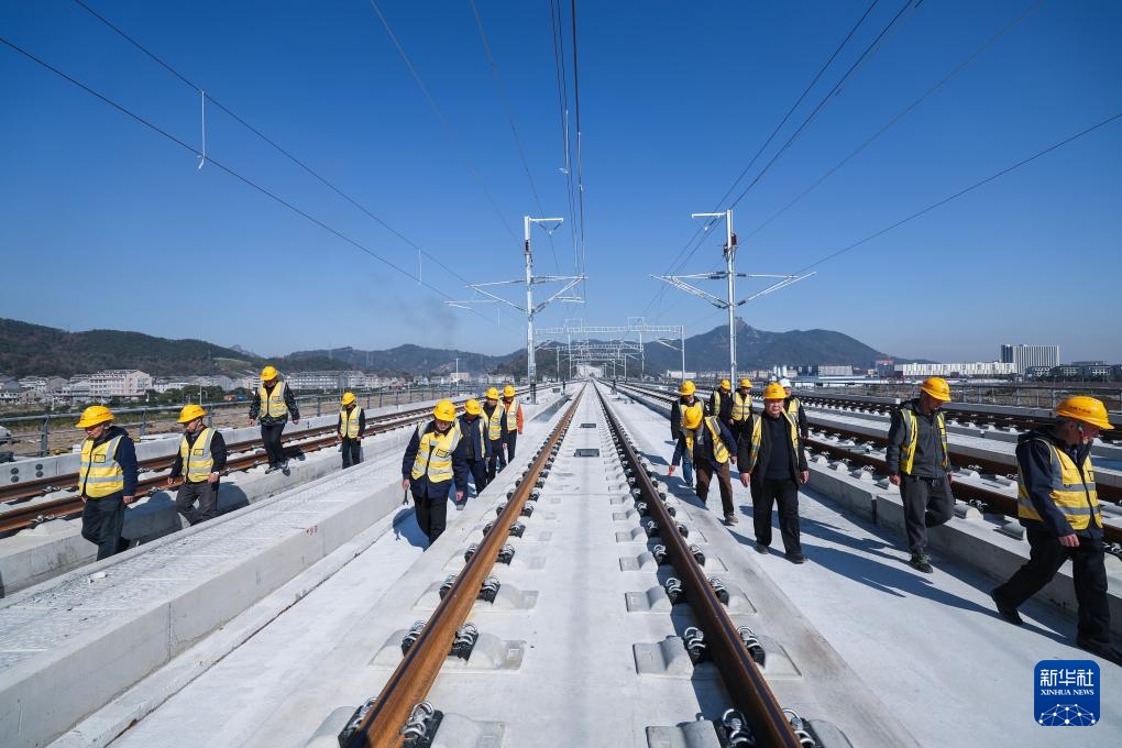 杭台高铁温玉段正线铺轨完成