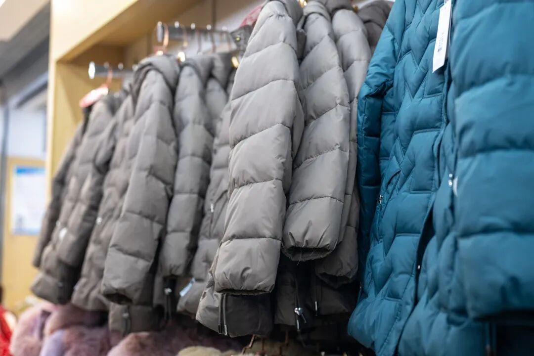 连续28天穿破损羽绒服超12小时，男子确诊“羽绒肺”呼吸衰竭