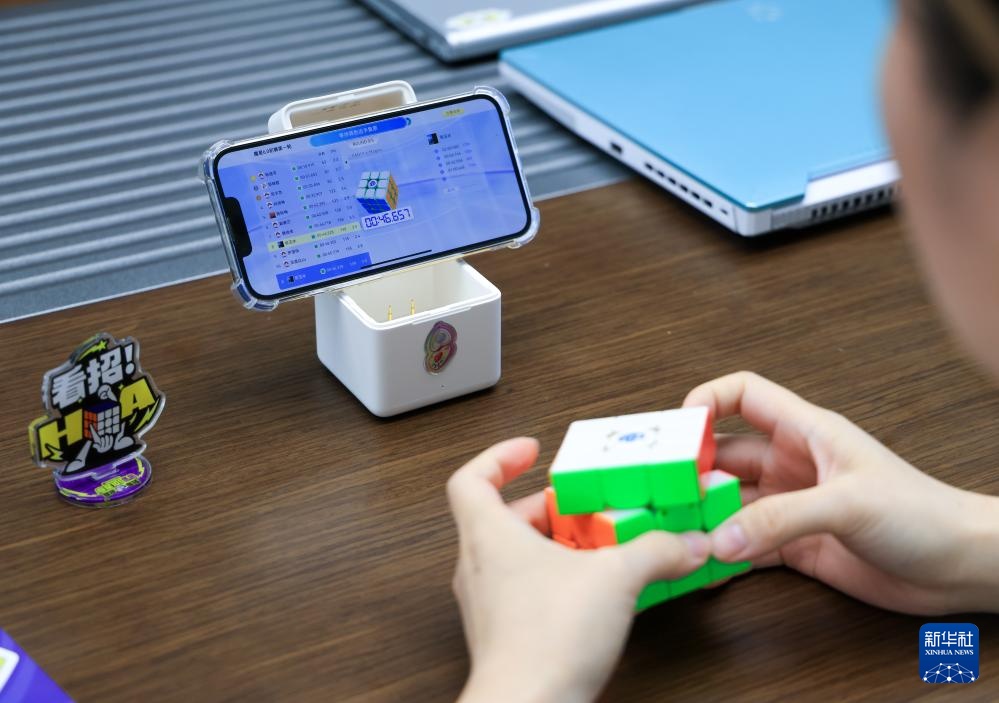 烧脑又好玩 智能益智玩具迎来“春天”