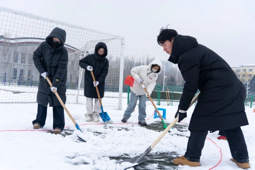 热“雪”铸舰！哈工程千余学子冰雪中“建造航母”，助“雪舰”航行7年