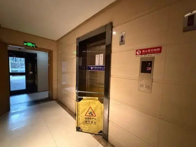 西安一小区电梯发生故障致1人坠亡，官方通报：已成立调查组开展调查工作