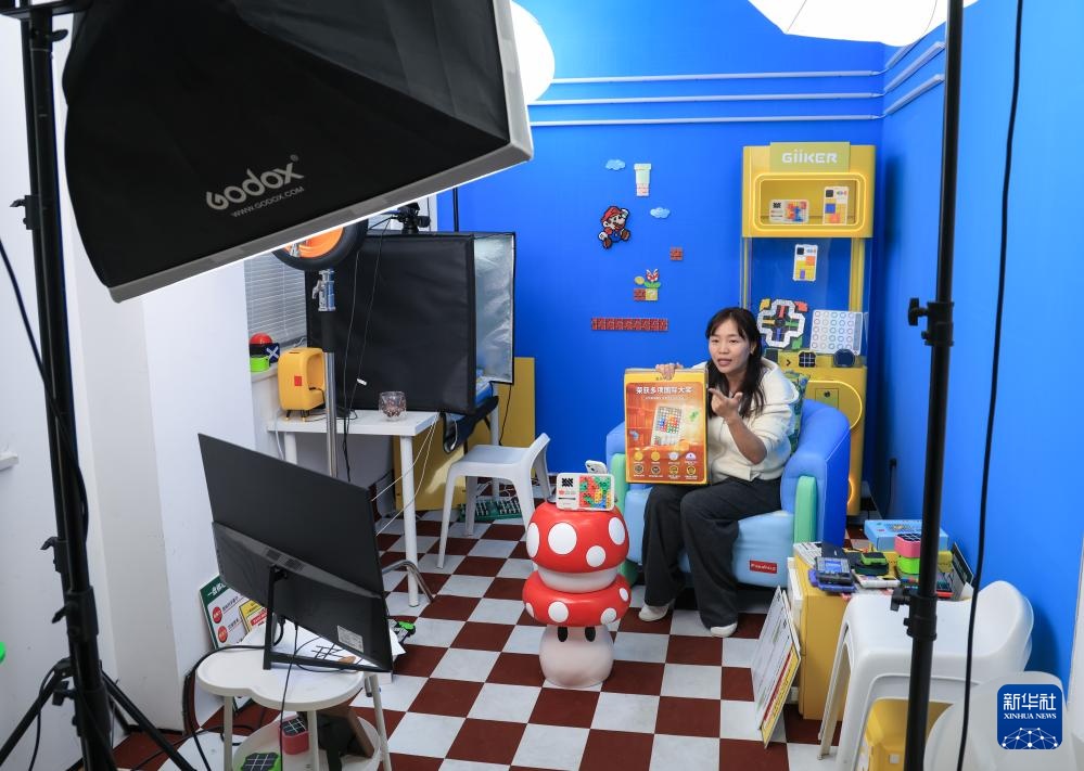 烧脑又好玩 智能益智玩具迎来“春天”