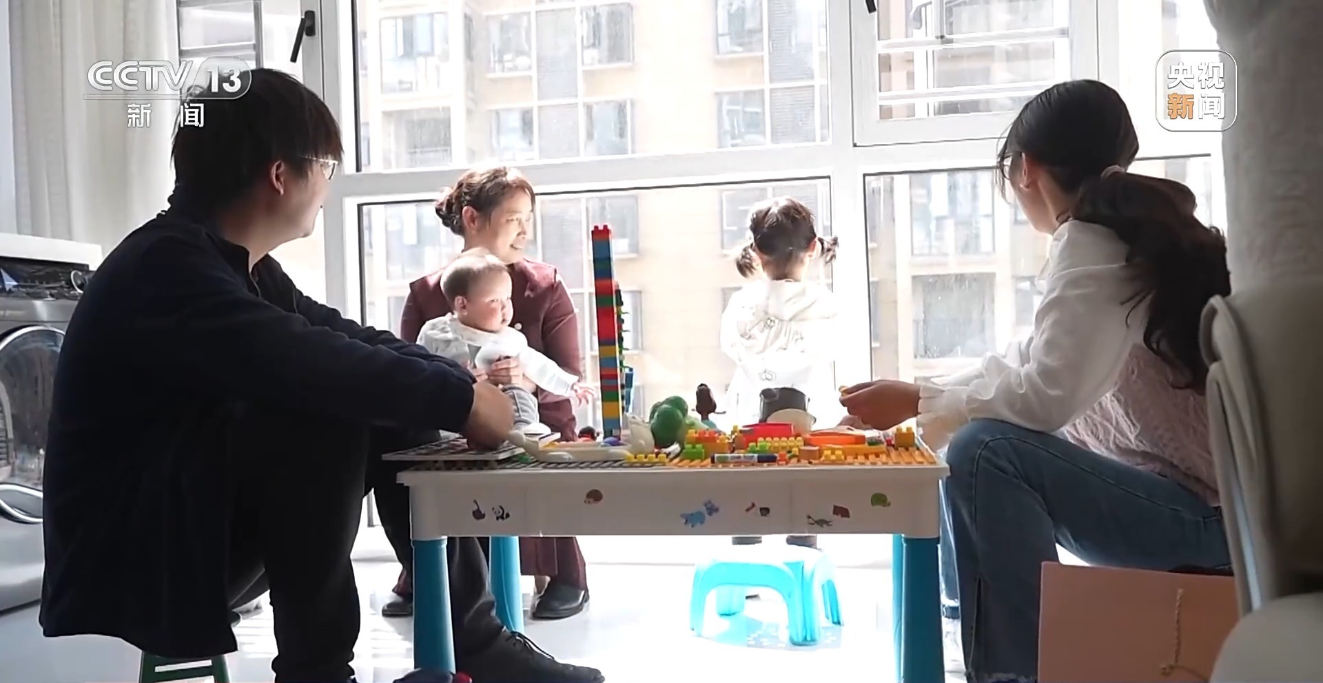 覆盖生育、养育、教育 国家正加快构建完整支持链条