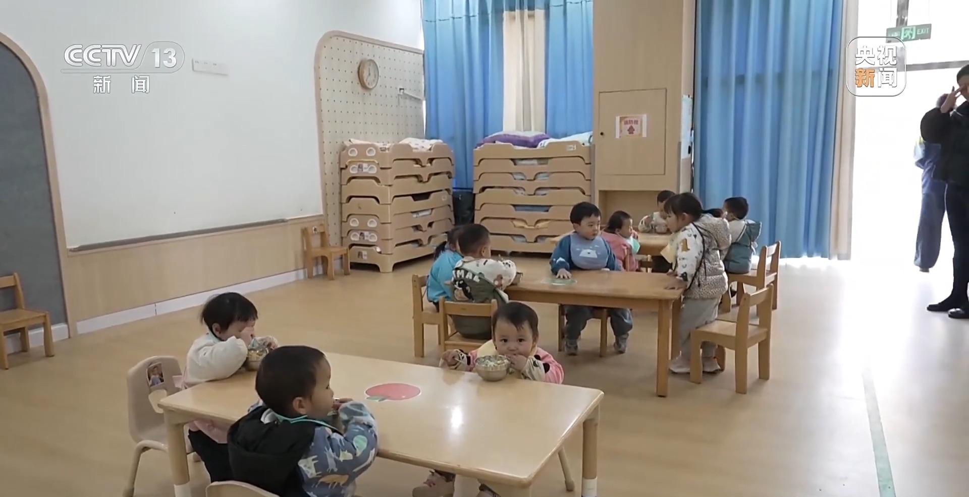 覆盖生育、养育、教育 国家正加快构建完整支持链条