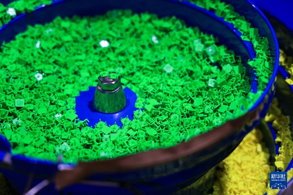 烧脑又好玩 智能益智玩具迎来“春天”