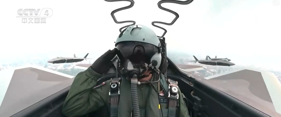 新装备、新突破！新域新质作战力量比重提升 中国军队新质战斗力加速生成