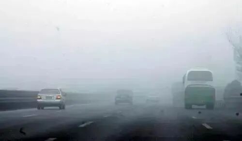 冬季团雾频发,行车“雾”必小心 冬季团雾频发,行车“雾”必小心