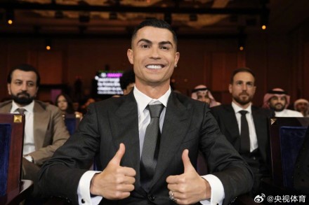 C罗连续三年获环足奖